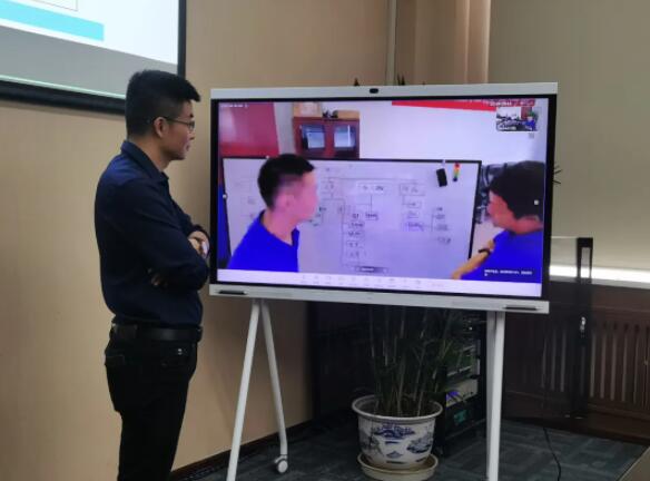 清晖王琨老师在会议中